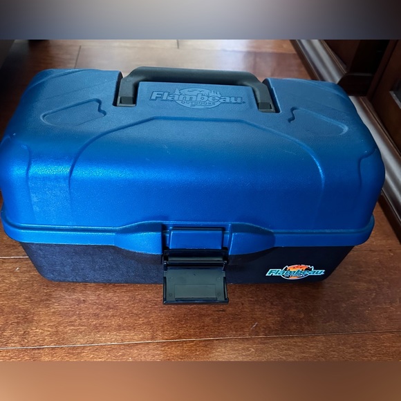 Flambeau Outdoors Tray Fishing Tackle Box with 3 Dividers - Picture 4 of 7